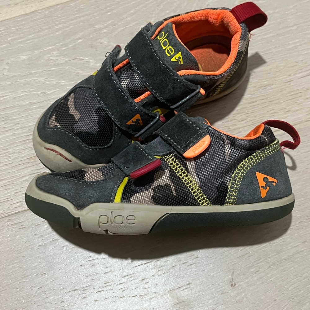 Plae Toddler Camo Boys Sneakers EUC